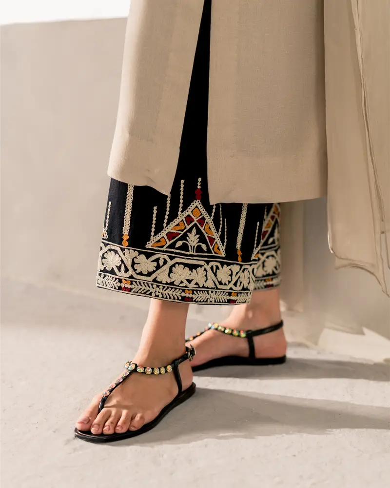 Earth Tone Luxury: The Ultimate Blend of Minimalist Beige & Rich Contrast Embroidery ✨ 3 pc suite